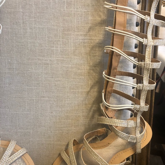 Stuart Weitzman Girls Gladiator Sandals - Picture 5 of 7